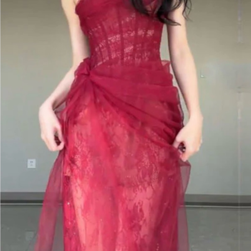 Elegant Red Lace Evening Dress